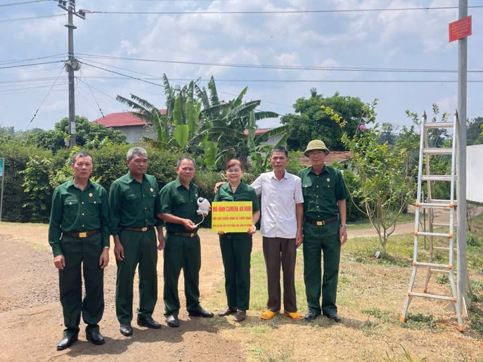 Hội CCB xã Cuôr Đăng triển khai thực hiện mô hình “Camera an ninh” tại thôn Tân Sơn