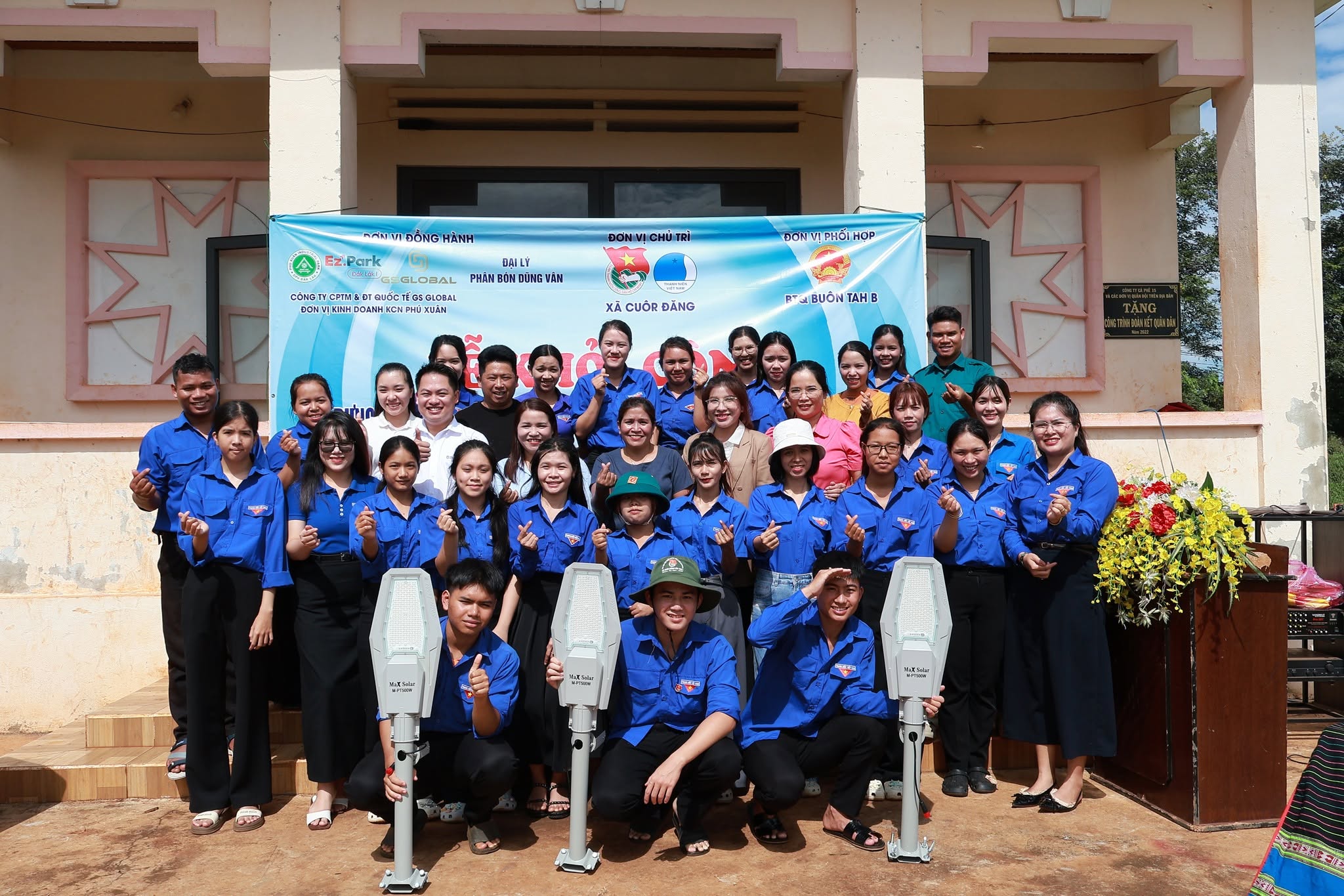 Khởi công xây dựng công trình đường điện “Thắp sáng đường quê – Đường cờ Tổ Quốc” tại buôn Tah B