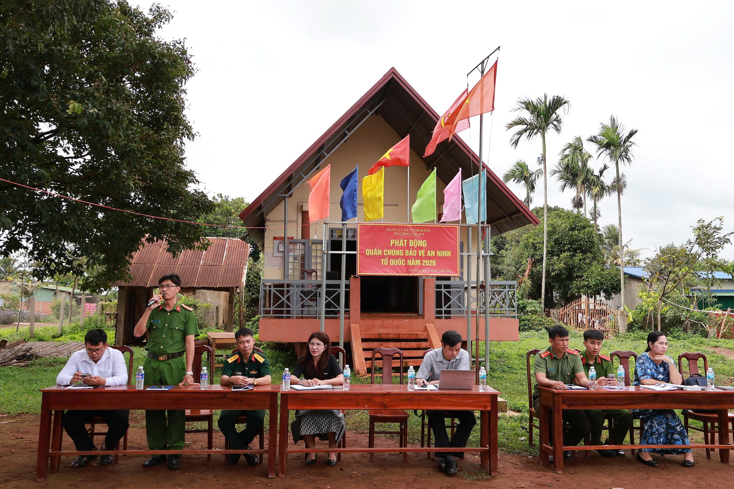 Phát động quần chúng phong trào “Toàn dân Bảo vệ An ninh Tổ quốc” tại buôn Hô