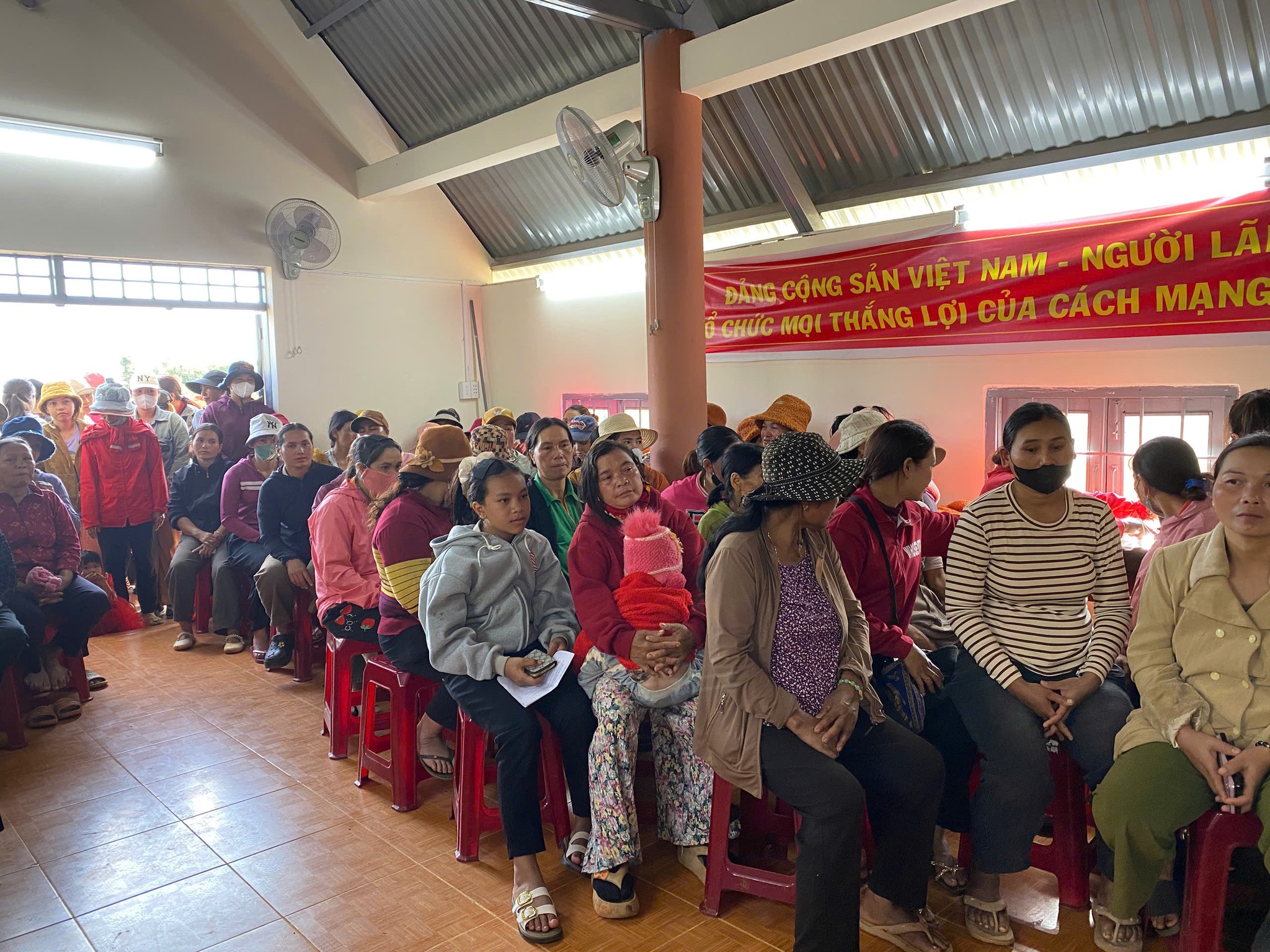 Ủy ban nhân dân xã Cuôr Đăng tổ chức Hội nghị tuyên truyền, phổ biến pháp luật tại buôn Kroa A